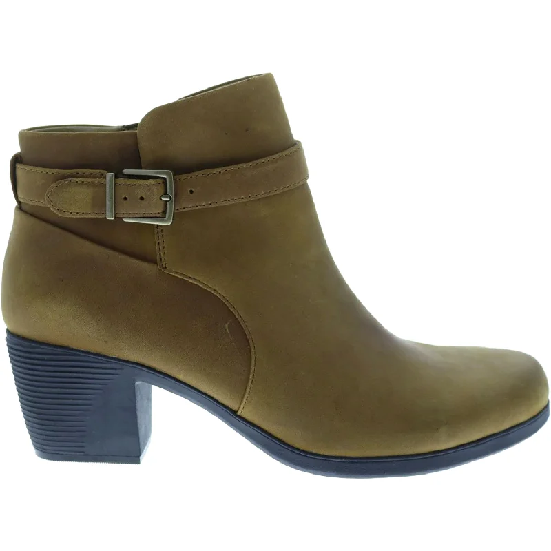 Booties with stylish solesWomen's Clarks Un Lindel Lo Dark Tan Leather