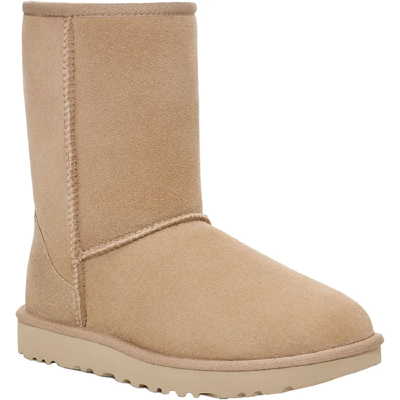 Booties with padded softnessWomen's UGG Classic Short II Sand Sheepskin